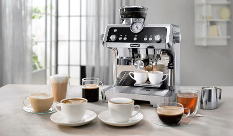 machine à café et tasse